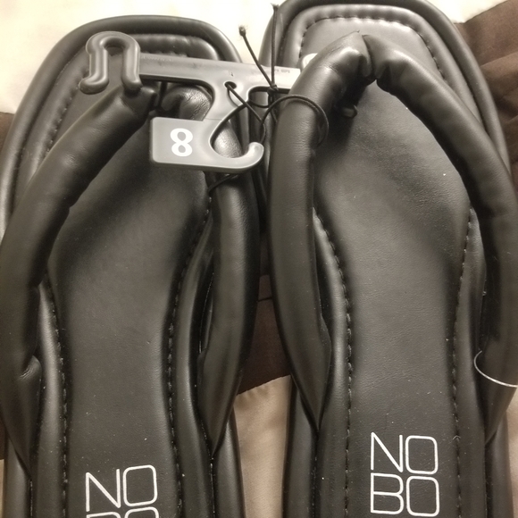 Ladies Thong Sandals - Picture 2 of 3